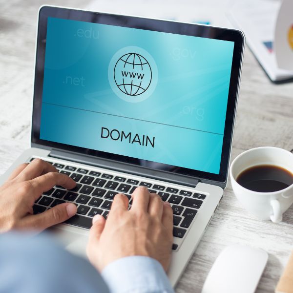 ทำไมบริษัทดูแลเว็บไซต์ต้องจด Domain name 